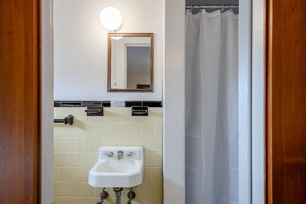 Narragansett Inn photo 6