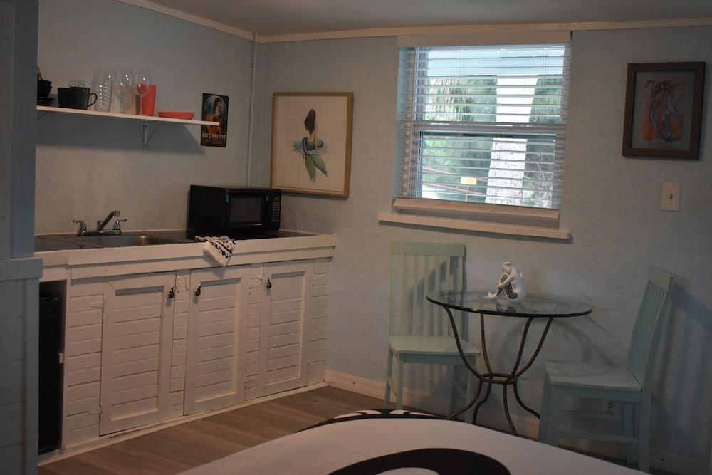 Neptune's Grotto Waterfront Retreat photo 21