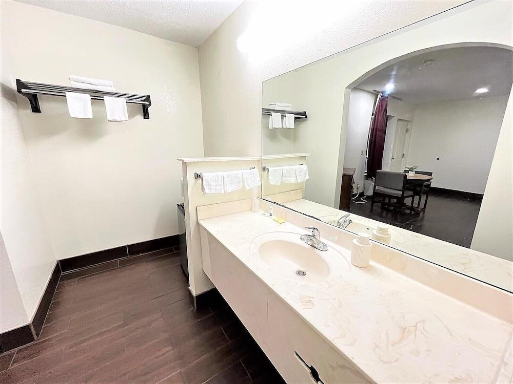 Budget Inn photo 27