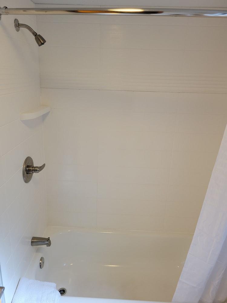 East Lake Inn photo 6