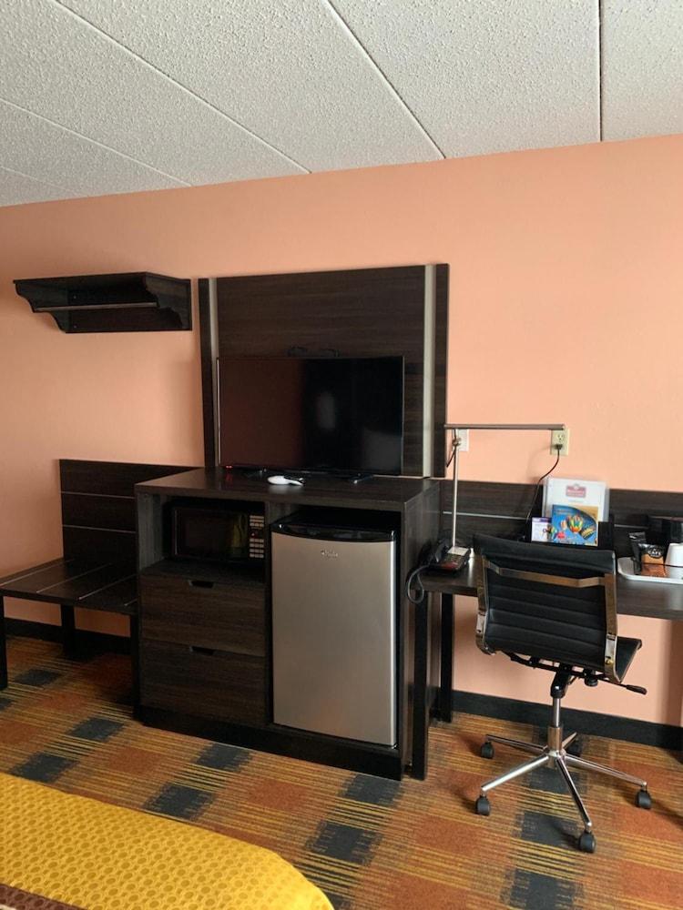 Regency Inn & Suites photo 21