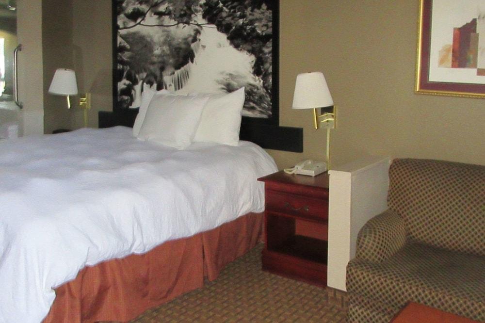 Super 8 by Wyndham Manchester TN photo 2
