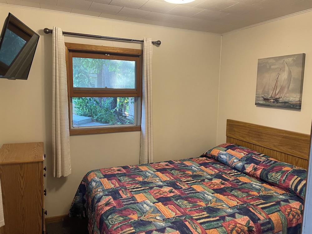 Lakeside Motel photo 39