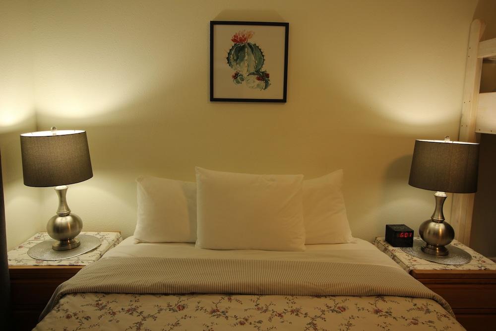 Mariner's Cove Inn photo 61