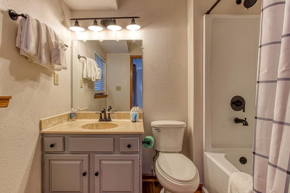 Pinecrest Townhomes-1K2Q- Renovated photo 16