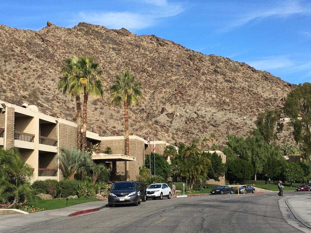 GetAways at Palm Springs Tennis Club photo 13