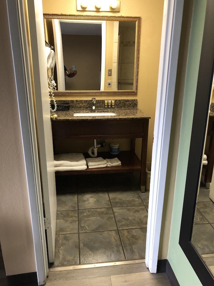 Knight's Inn Motel photo 50