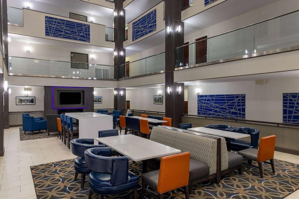 La Quinta Inn & Suites by Wyndham Covington photo 28