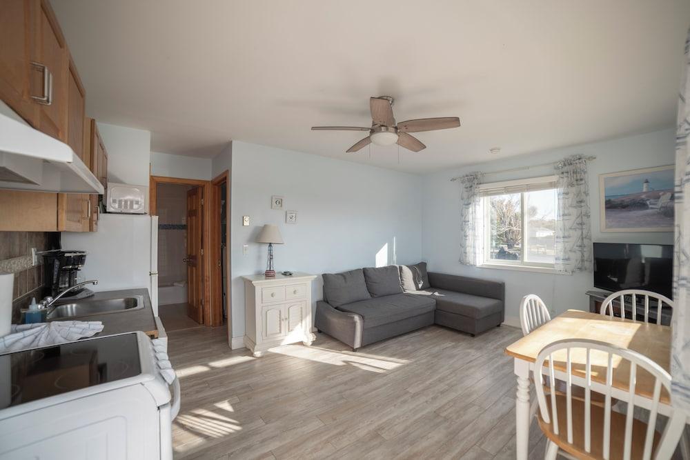 Montauk Oceanside Suites photo 32
