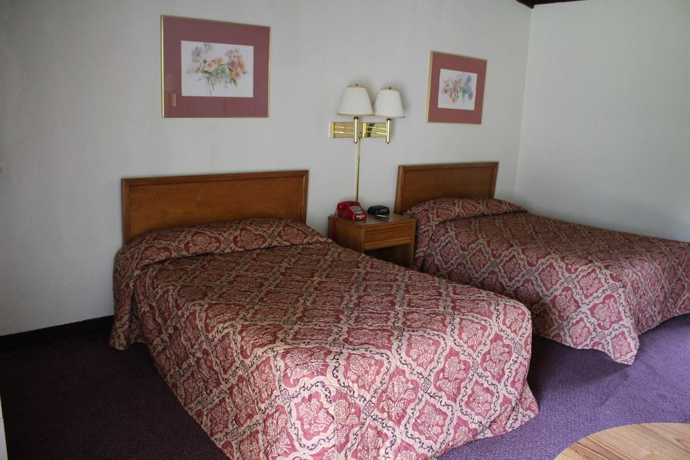 Hometown Inn Staunton photo 6