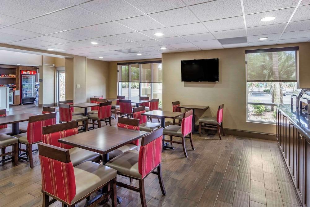 Comfort Suites photo 23