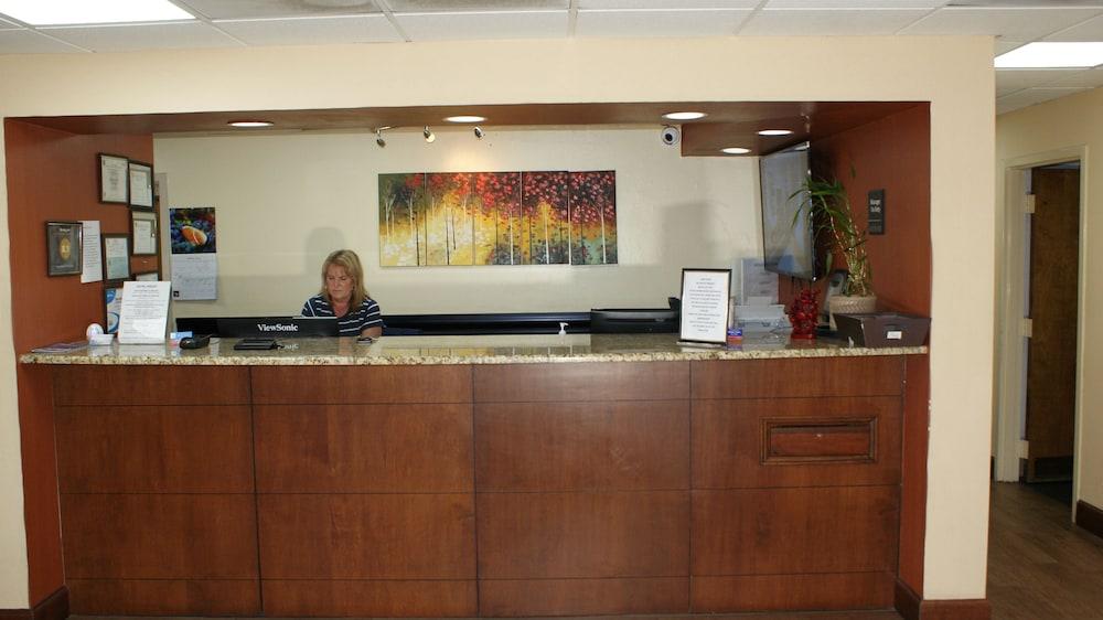 HomeTown Inn & Suites photo 29
