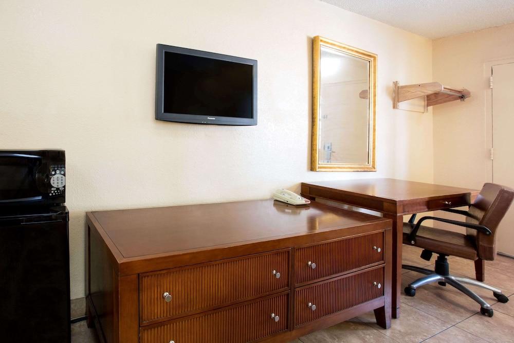 Knights Inn Orlando photo 13