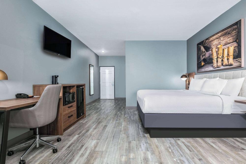 La Quinta Inn & Suites by Wyndham Decatur photo 13