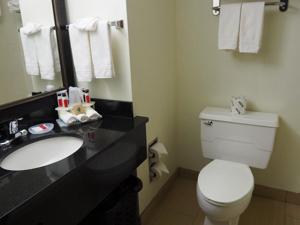 Days Inn by Wyndham Petoskey photo 7
