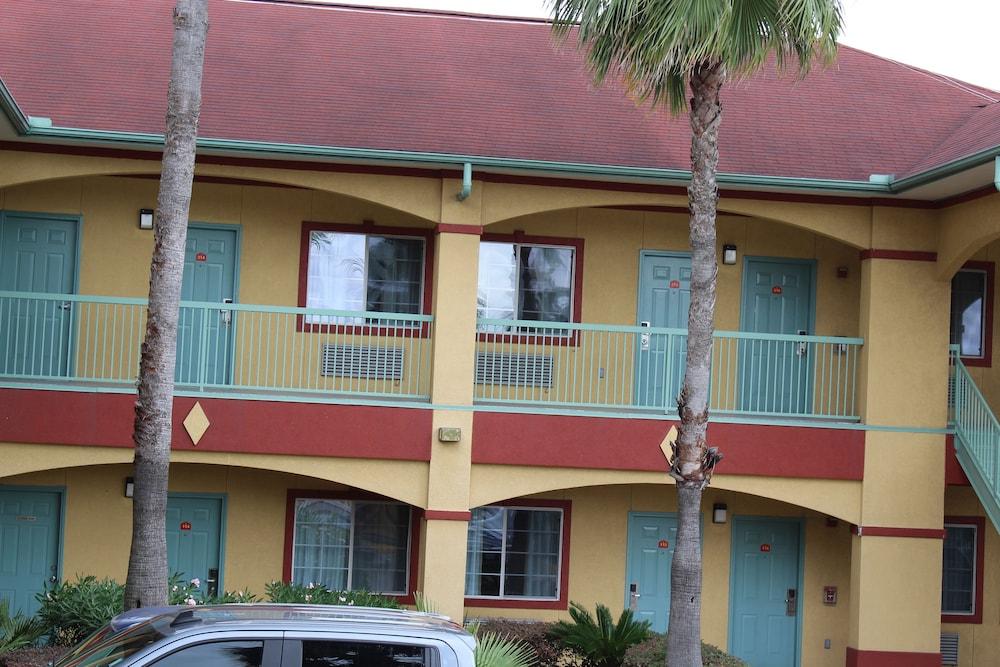 Palace Inn I10East & John Ralston photo 13