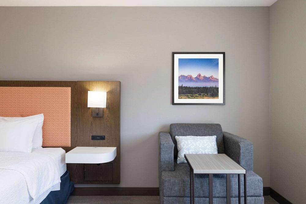 Hampton Inn & Suites Casper photo 27