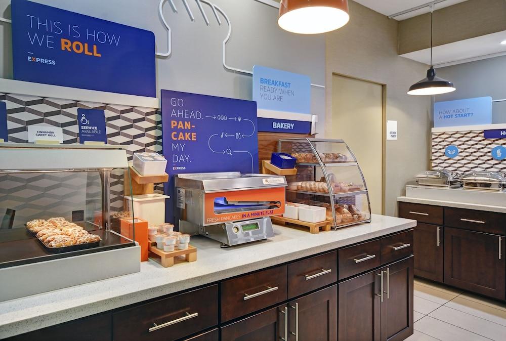 Holiday Inn Express Marshall by IHG photo 36
