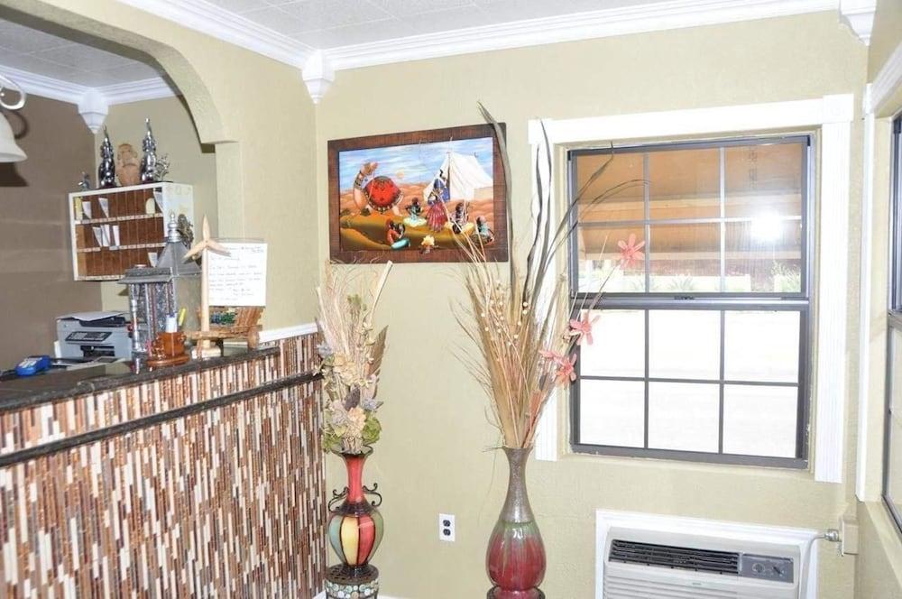 Budget Inn photo 11