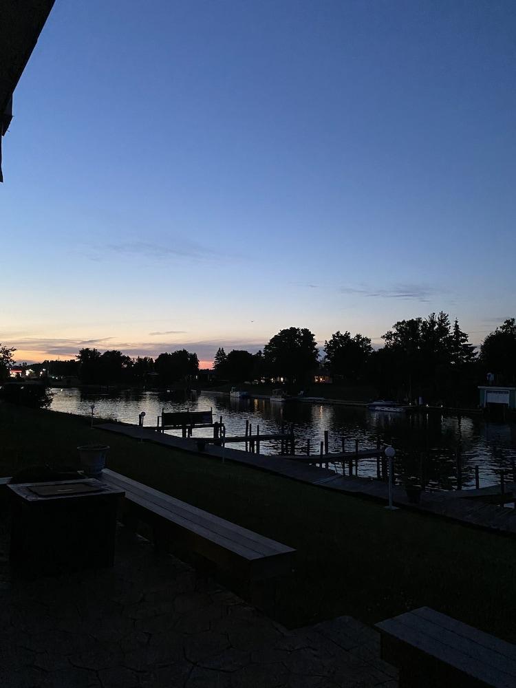Fleetwood Inn & Suites photo 17