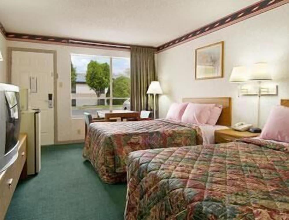 Days Inn by Wyndham Jacksonville photo 9