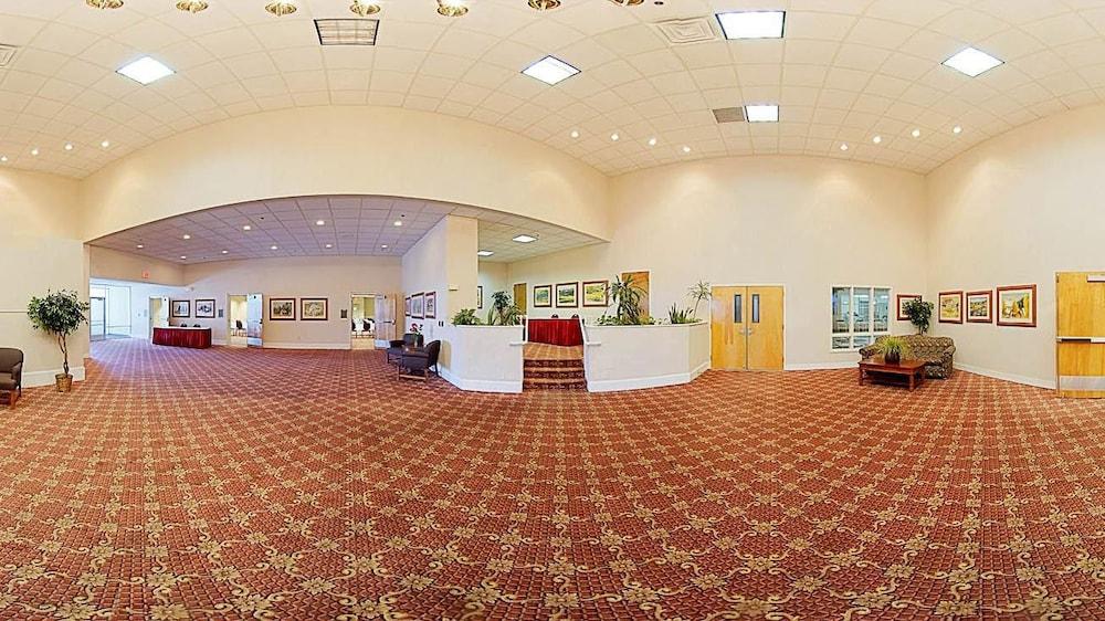 Ramada by Wyndham Boise photo 32