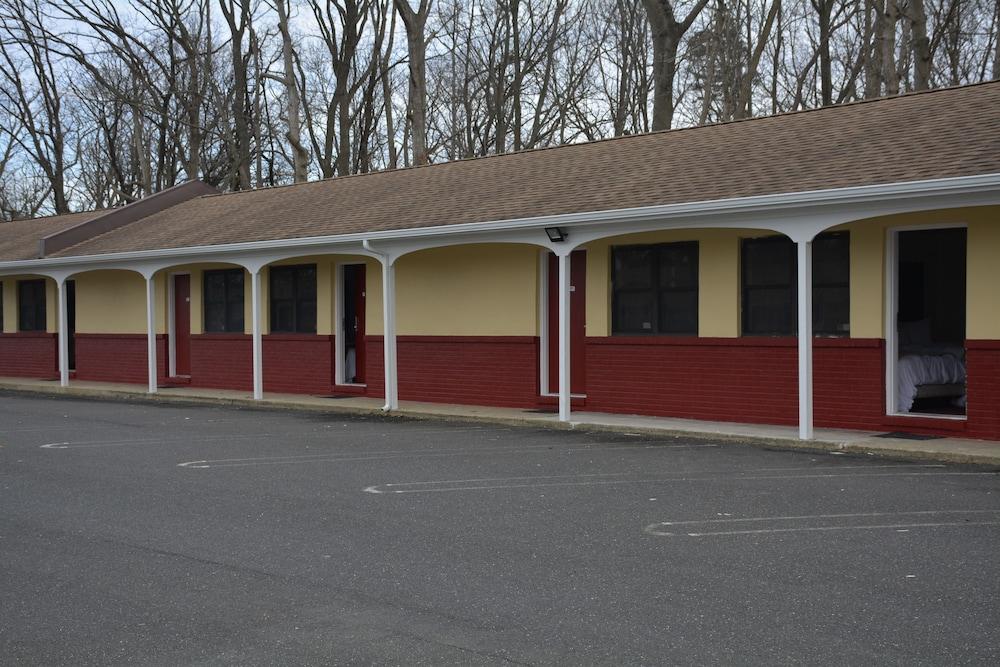Atlantic Inn & Suites photo 20