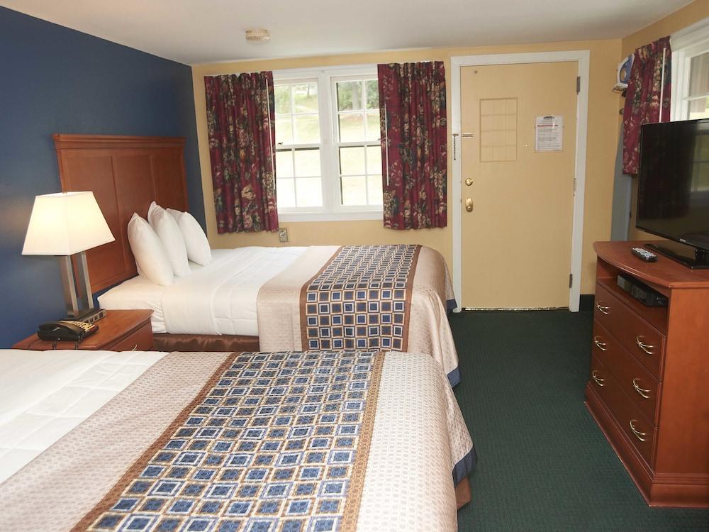 Swiss Chalets Village Inn photo 18