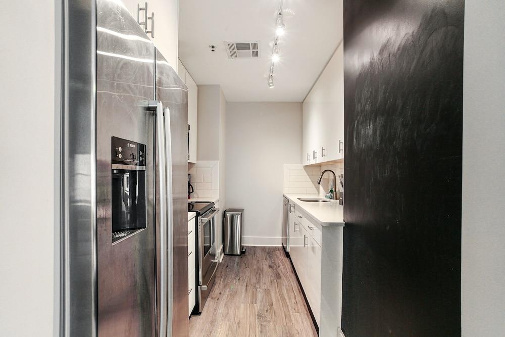 Modern Condos in California Building by Hosteeva photo 98
