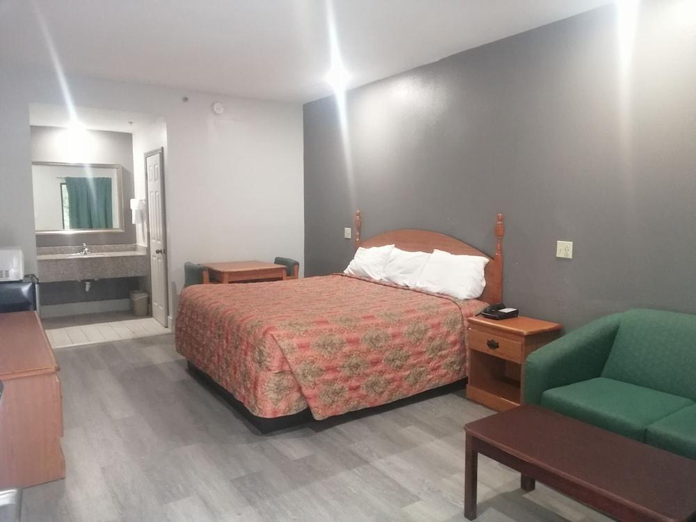 Royal Inn & Suite photo 11