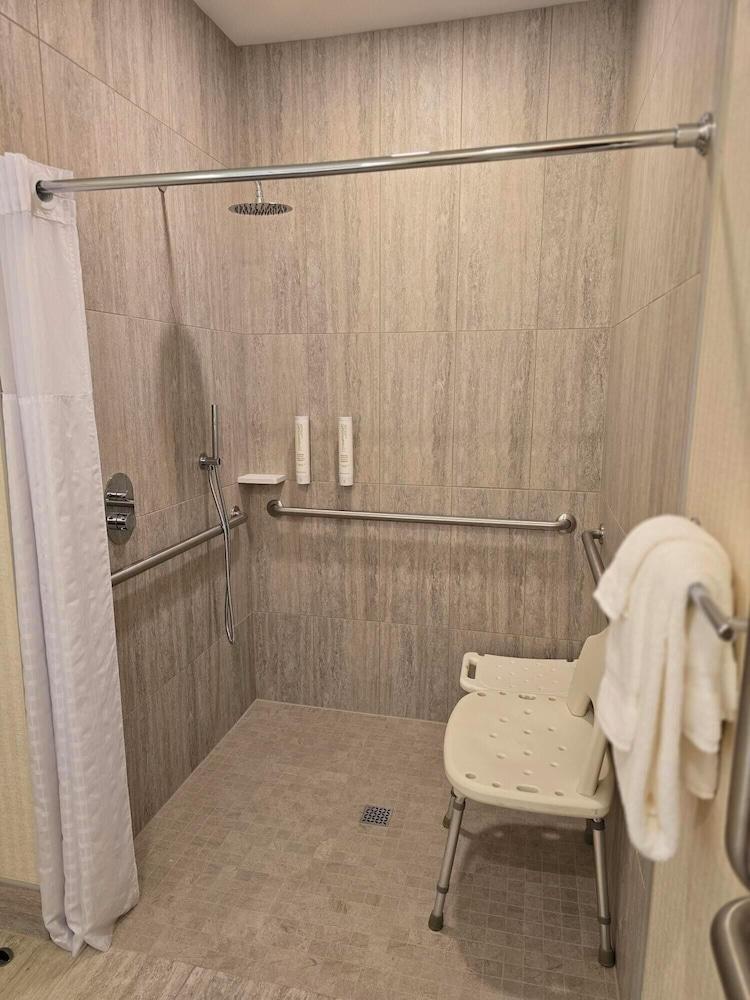 Clarion Pointe Mattoon near University photo 20