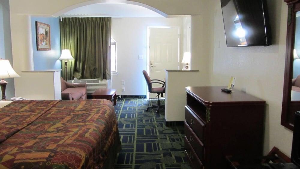 Regency Inn photo 14