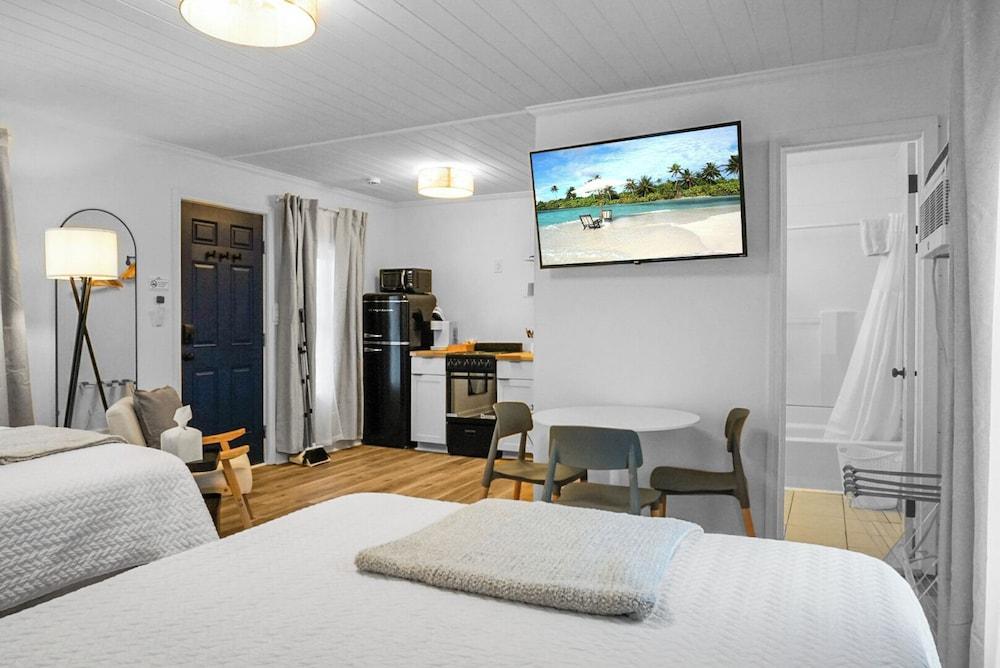 Boardwalk Inn photo 65