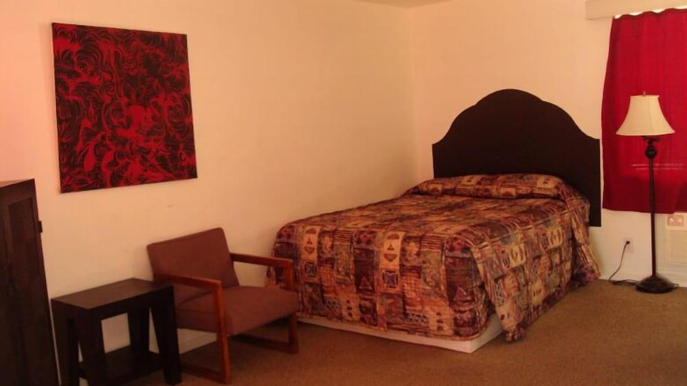 La Siesta Motel photo 31
