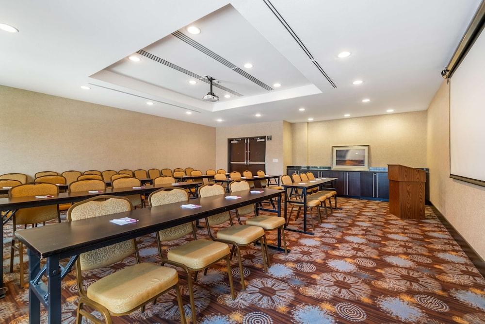 Best Western Plus Lytle Inn & Suites photo 32