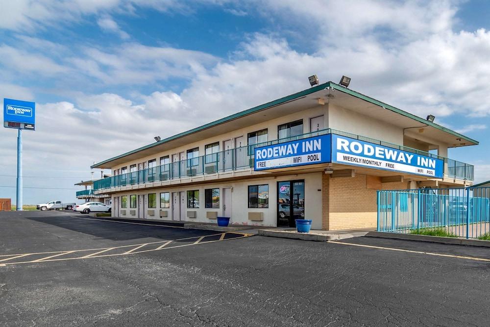 Rodeway Inn photo 1