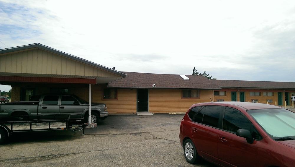 Deluxe Inn photo 1