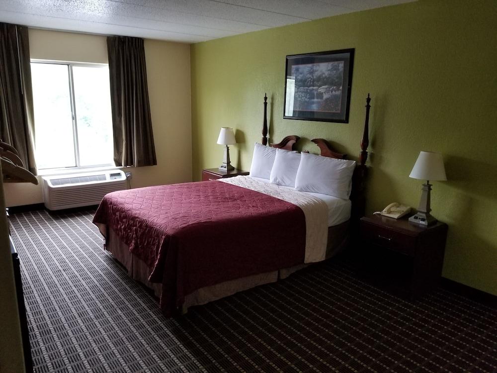 Travelodge by Wyndham Lansing IL photo 9