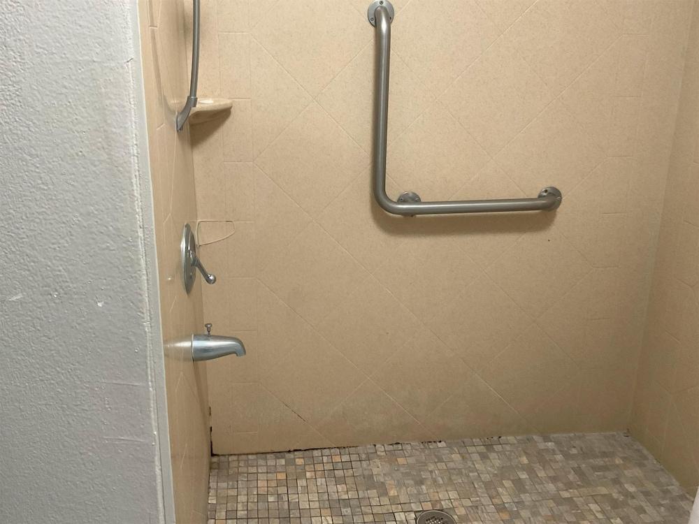 Motel 6 Baton Rouge, LA - East - I-12 photo 26