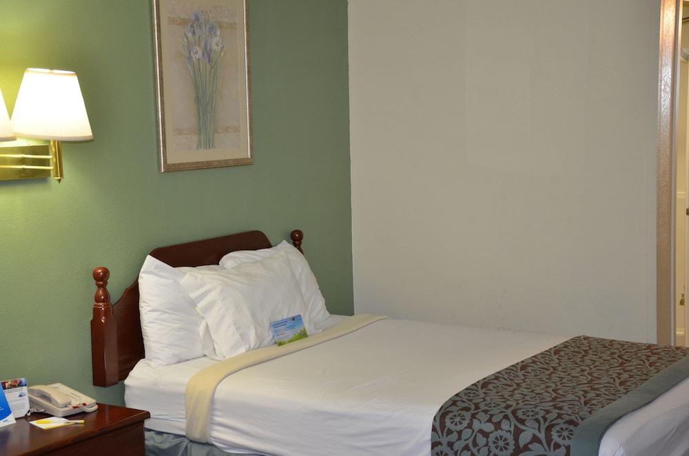 Days Inn by Wyndham Southern Hills/ORU photo 28