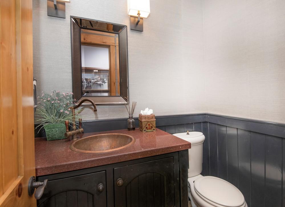 Snowberry by Elevation Accommodations photo 16