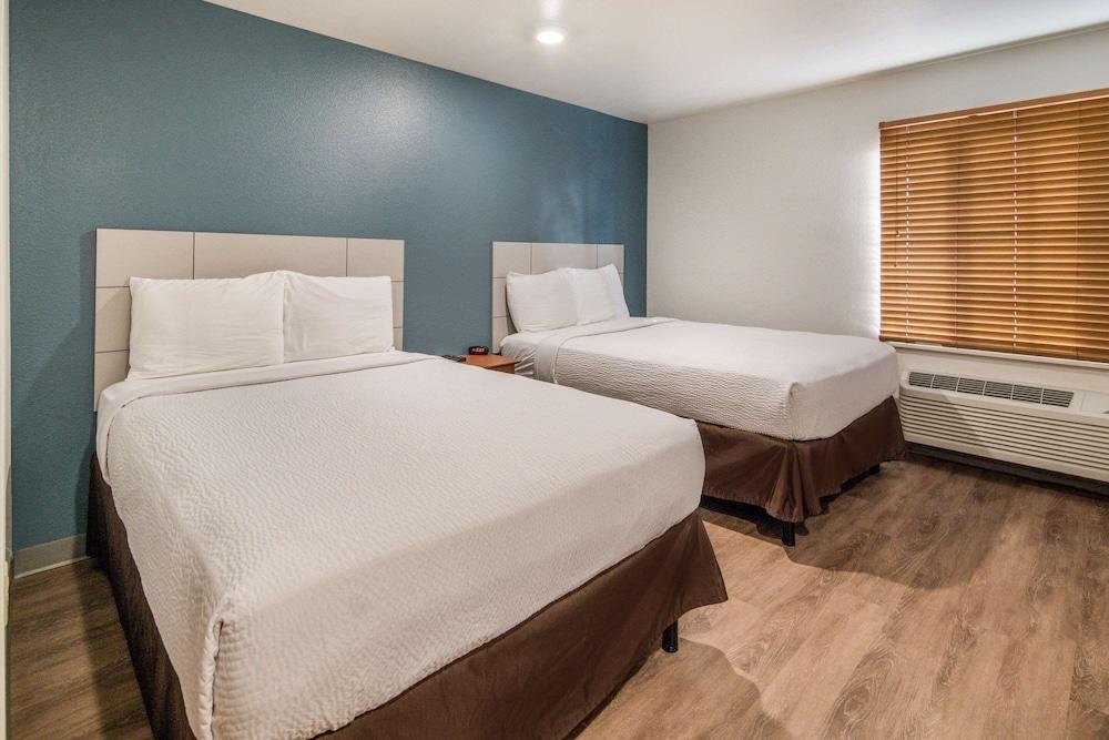 WoodSpring Suites Denton photo 45