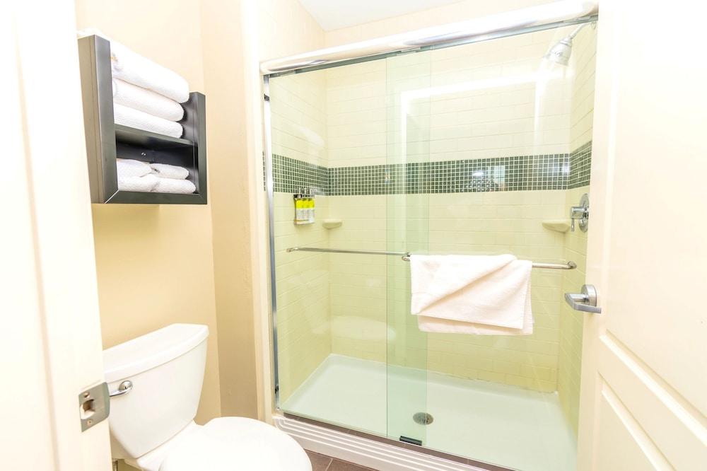 Staybridge Suites Houston IAH - Beltway 8 by IHG photo 26