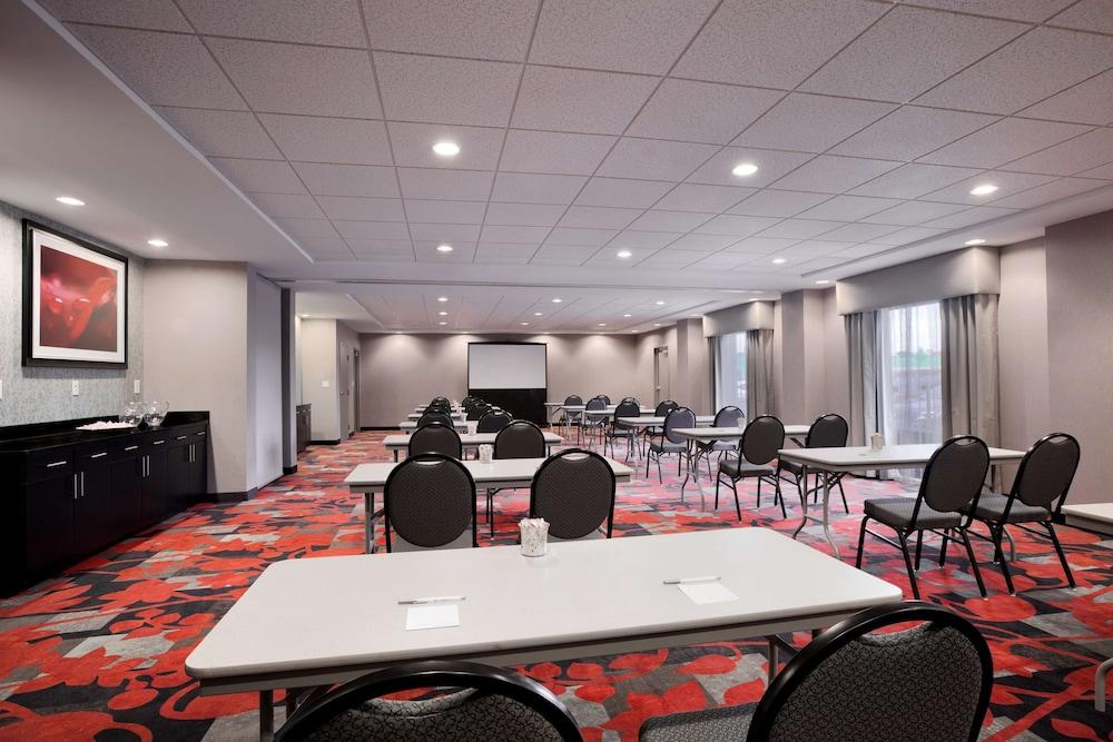 Hampton Inn & Suites Roanoke Airport photo 43