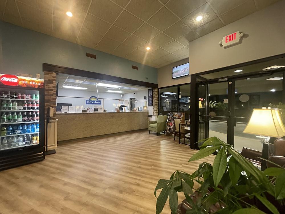 Days Inn by Wyndham Lake Park/Valdosta photo 4