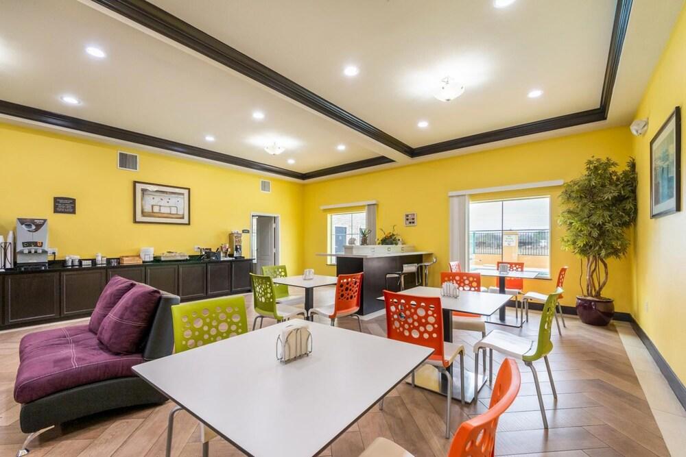 Residency Suites - Cotulla photo 20