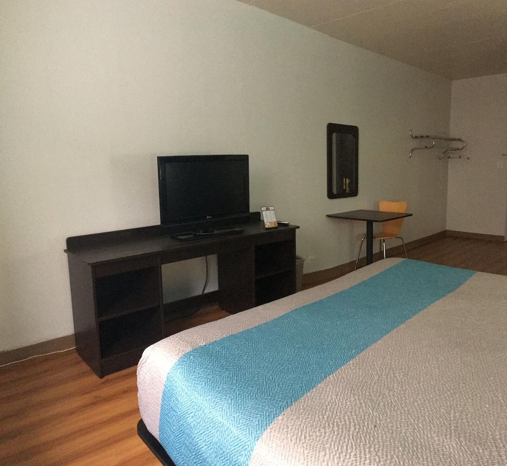 FairBridge Inn Express Melrose Park photo 4