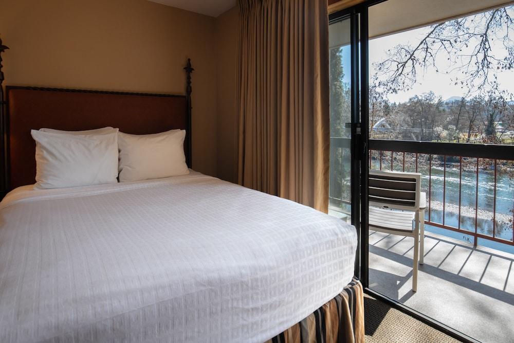 Riverside Inn photo 4