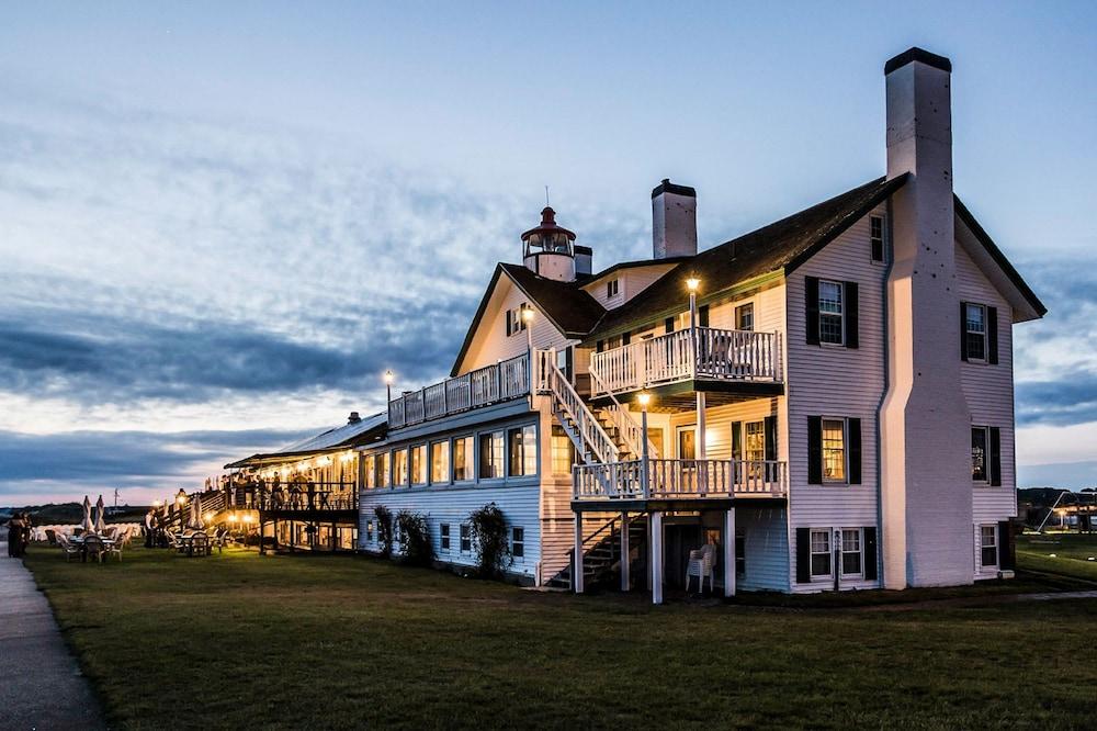 Lighthouse Inn photo 68