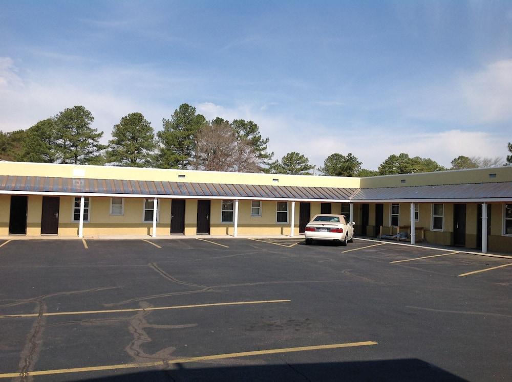 Budget Inn photo 1
